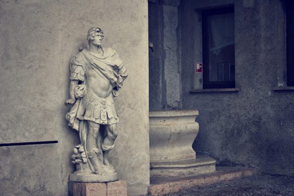 roman-statue-1263171_1920