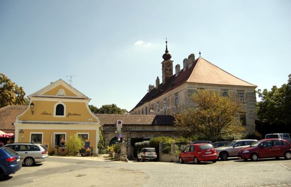 1024px-Retz_Schloss_Gatterburg