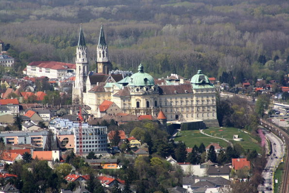 BwagWikimedia klosterneuburg 1024px-StiftKlosterneuburg_b